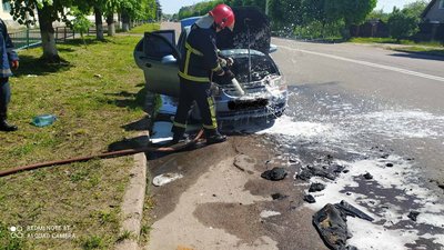 На Житомирщині упродовж доби рятувальники двічі виїжджали гасити автомобілі