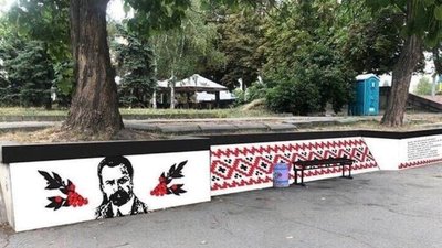 У Кропивницькому розмалювали одну сторону набережної Інгулу У Кропивницькому розмалювали одну сторону набережної Інгулу
