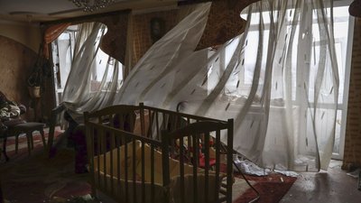 Зруйнована квартира у Бахмуті Зруйнована квартира у Бахмуті