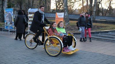 У Вінниці провели флешмоб до дня студента У Вінниці провели флешмоб до дня студента