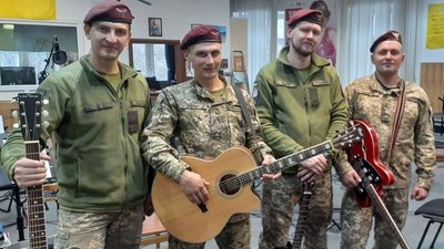 Десантники Житомирщини відзначають свято – їх вітають авторськими піснями колеги та відомі виконавці