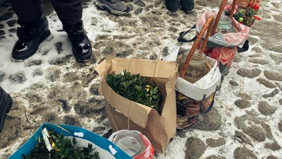 Без пірнань у річку: як освячували воду біля Ужгородського греко-католицького собору Без пірнань у річку: як освячували воду біля Ужгородського греко-католицького собору