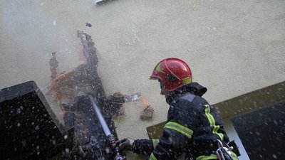 У Хмельницькому горів гуртожиток: двох людей врятували