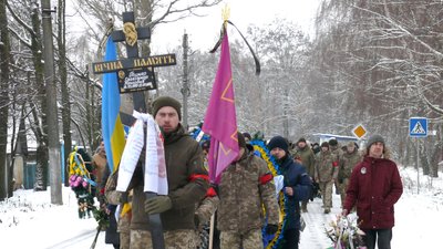 У Білопіллі на Сумщині провели в останню путь захисника України Олександра Тимка
