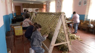 Плетіння маскувальних сіток для оборонців