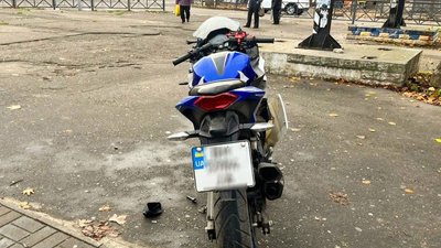 Мотоцикл, що наїхав на літню жінку в Миколаєві