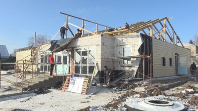"В це приміщення було пряме попадання". Як живуть у прифронтовому Новолуганському "В це приміщення було пряме попадання". Як живуть у прифронтовому Новолуганському