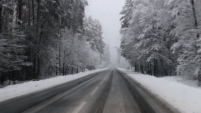 Перший сніг на Рівненщині: шляховики розповіли, де найскладніше