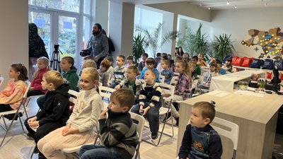 В Ужгороді поліцейські провели для дітей заняття з безпеки дорожнього руху В Ужгороді поліцейські провели для дітей заняття з безпеки дорожнього руху