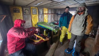 З'їхали не в той бік: на Закарпатті двоє туристів заблукали у горах під час катання на лижах З'їхали не в той бік: на Закарпатті двоє туристів заблукали у горах під час катання на лижах