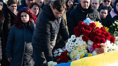 В Ужгороді попрощалися із полеглим захисником Олександром Донцем В Ужгороді попрощалися із полеглим захисником Олександром Донцем