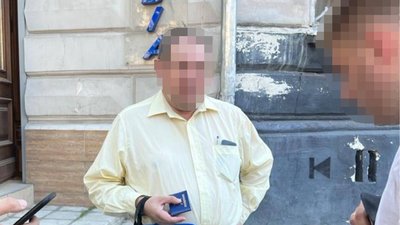 Допомагав ухилянтам. У Львові затримали керівника громадської організації під час отримання грошей