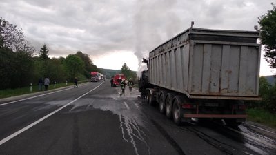 На Закарпатті на автодорозі Київ-Чоп горіла вантажівка На Закарпатті на автодорозі Київ-Чоп горіла вантажівка