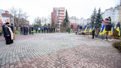У Франківську вшанували ліквідаторів аварії на Чорнобильській АЕС У Франківську вшанували ліквідаторів аварії на Чорнобильській АЕС