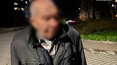 Тернопільські патрульні розшукали пенсіонера, який загубився Тернопільські патрульні розшукали пенсіонера, який загубився