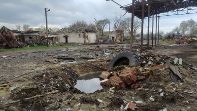 У якому стані сільська агрофірма, на якій працювала чверть села, після двох російських авіабомб У якому стані сільська агрофірма, на якій працювала чверть села, після двох російських авіабомб