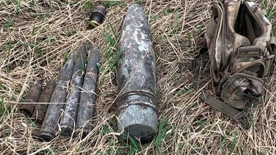 У Бучі при демонтажі зруйнованого будинку виявили нерозірвані снаряди
