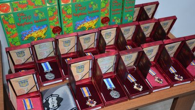 Родичі 16 військових отримали держнагороди на Рівненщині