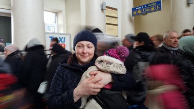 "Сидіти наляканими — не вихід", — дніпряни про те, чому їдуть в евакуацію "Сидіти наляканими — не вихід", — дніпряни про те, чому їдуть в евакуацію