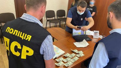 На Прикарпатті семеро керівників лісгоспів намагалися підкупити поліцейського