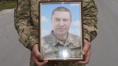 На Тернопільщині попрощалися з воїном Олександром Тихонюком На Тернопільщині попрощалися з воїном Олександром Тихонюком