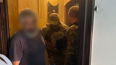Затримали тернополянина підозрюваного у підпалах автомобілів, якого розшукували понад два роки
