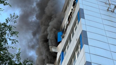 Дніпро, зв'язок, удар РФ, пожежа