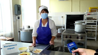 У житомирських школах змін у харчуванні учнів не відбулося У житомирських школах змін у харчуванні учнів не відбулося