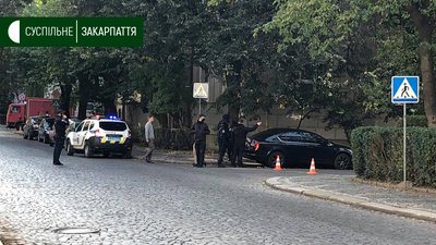 Антитерористичні навчання в Ужгороді: правоохоронці відпрацьовували затримання нападників Антитерористичні навчання в Ужгороді: правоохоронці відпрацьовували затримання нападників