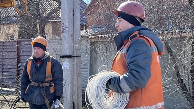 У Великій Данилівці у Харкові повертають світло на вулиці, 11 березня 2024 року У Великій Данилівці у Харкові повертають світло на вулиці, 11 березня 2024 року