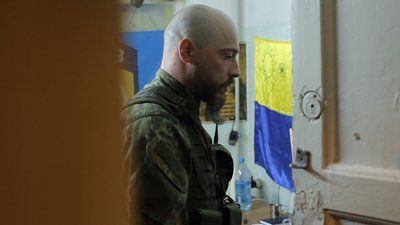 Кадр з фільму To Die to Live