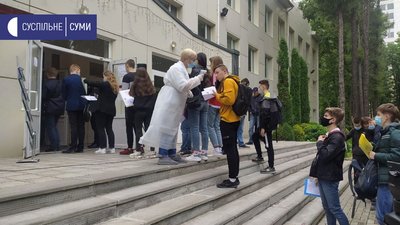 У Сумах абітурієнти складають ЗНО з фізики У Сумах абітурієнти складають ЗНО з фізики