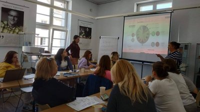 Біженці з Миколаєва отримують інформаційну підтримку в Ольштині завдяки проєкту "Кафе Україна" Біженці з Миколаєва отримують інформаційну підтримку в Ольштині завдяки проєкту "Кафе Україна"