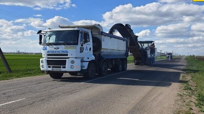 На Запоріжжі ремонтують дорогу між Якимівкою та Кирилівкою