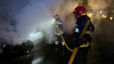 У Верховині на Франківщині рятувальники загасили пожежу автомобіля