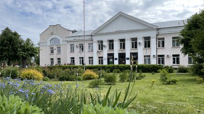 У Хоролі на Полтавщині частина родин полеглих військових проти встановлення Алеї Героїв У Хоролі на Полтавщині частина родин полеглих військових проти встановлення Алеї Героїв