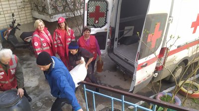 Волонтери Червоного хреста передали допомогу жителям Олешківської та Голопристанської громад Волонтери Червоного хреста передали допомогу жителям Олешківської та Голопристанської громад