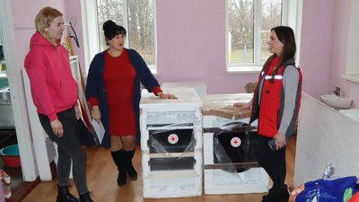 “Вони в мене як сім'я”: волонтери Червоного Хреста з Охтирки розповіли про свою діяльність