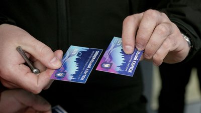 Київ надрукував додаткові сто тисяч спецперепусток на транспорт