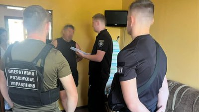 Двох закарпатців підозрюють у незаконному переправлення чоловіків через кордон