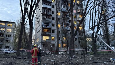 Наслідки російської атаки у Подільському районі Києва