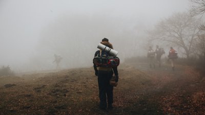 Вранішні тумани, сніг та дощі на сході. Що з погодою у вівторок