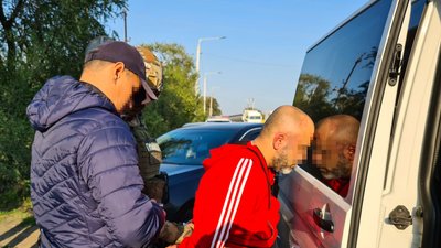 У Миколаєві затримали двох чоловіків, яких підозрюють у розбійних нападах У Миколаєві затримали двох чоловіків, яких підозрюють у розбійних нападах