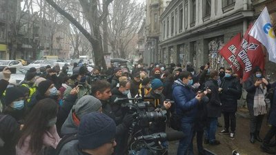 В Одесі вийшли на мітинг проти знесення колишнього пам'ятника архітектури В Одесі вийшли на мітинг проти знесення колишнього пам'ятника архітектури