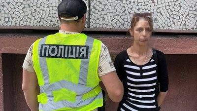У Києві у пенсіонерки викрали 200 тисяч гривень У Києві у пенсіонерки викрали 200 тисяч гривень