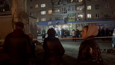 "Рідна донька під апаратом, як я можу триматися": очевидці про російський обстріл Запоріжжя 22 листопада "Рідна донька під апаратом, як я можу триматися": очевидці про російський обстріл Запоріжжя 22 листопада