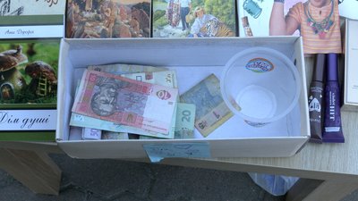 У Франківську шестеро школярок за два дні вторгували 8 тис. грн для ЗСУ. Продають книжки, вазони і косметику У Франківську шестеро школярок за два дні вторгували 8 тис. грн для ЗСУ. Продають книжки, вазони і косметику