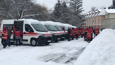 Реанімації на колесах: волинські медики отримали нові карети "швидкої"