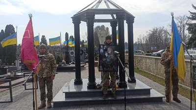 На Микулинецькому кладовищі вшанували пам'ять усіх загиблих бійців На Микулинецькому кладовищі вшанували пам'ять усіх загиблих бійців