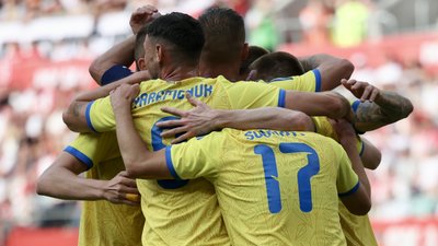 Збірна України з футболу під час товариського матчу проти Польщі